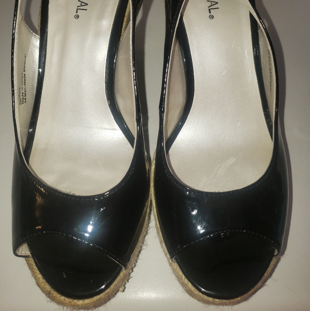 Shiny black wedges